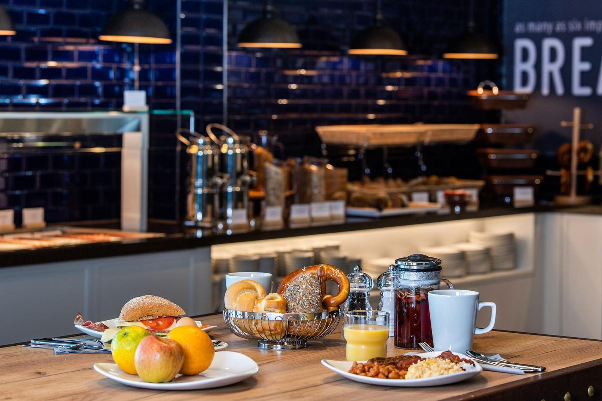 Premier Inn Hamburg City Klostertor Εξωτερικό φωτογραφία